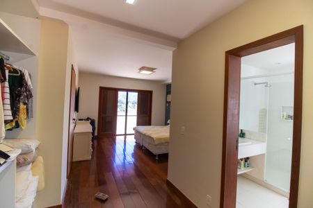 Casa de condomínio à venda com 300m², 5 quartos e 2 vagasSuíte 3