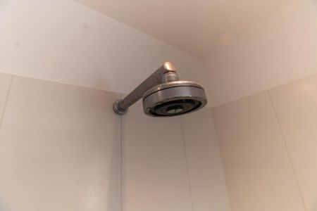 Casa de condomínio à venda com 300m², 5 quartos e 2 vagasChuveiro