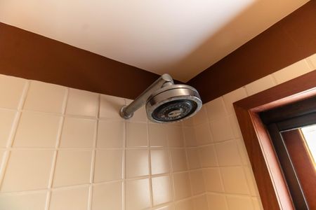 Casa de condomínio à venda com 300m², 5 quartos e 2 vagasChuveiro