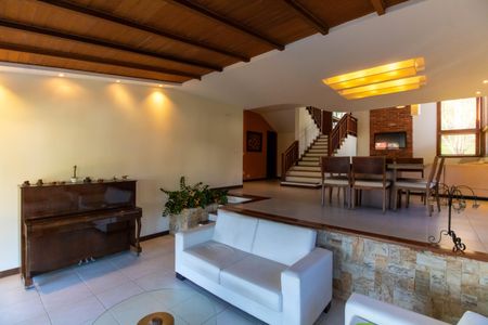 Casa de condomínio à venda com 300m², 5 quartos e 2 vagasSala