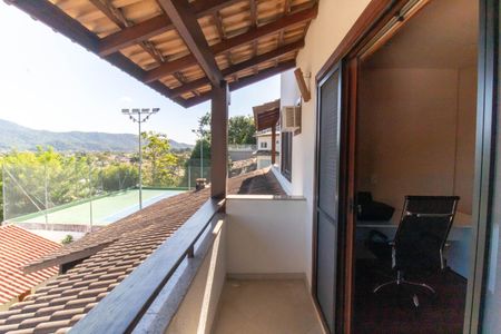 Casa de condomínio à venda com 300m², 5 quartos e 2 vagasVaranda da Suíte 2