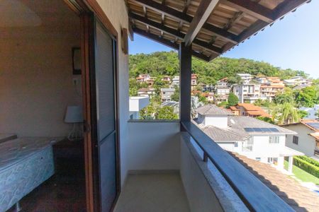 Casa de condomínio à venda com 300m², 5 quartos e 2 vagasVaranda da Suíte 2