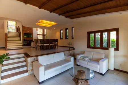 Casa de condomínio à venda com 300m², 5 quartos e 2 vagasSala