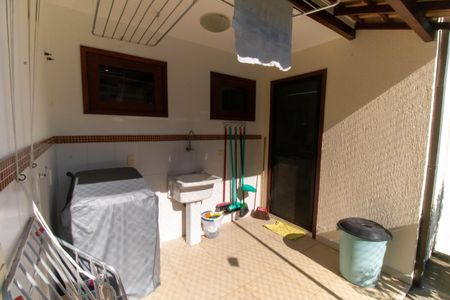 Casa de condomínio à venda com 300m², 5 quartos e 2 vagasÁrea de Serviço