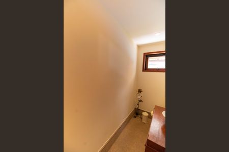 Casa de condomínio à venda com 300m², 5 quartos e 2 vagasLavabo