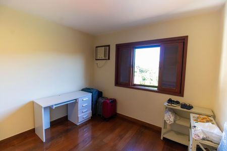 Casa de condomínio à venda com 300m², 5 quartos e 2 vagasQuarto