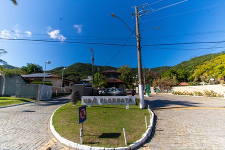 Casa de condomínio à venda com 300m², 5 quartos e 2 vagasFachada