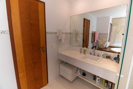 Casa de condomínio à venda com 300m², 5 quartos e 2 vagasBanheiro da Suíte 3