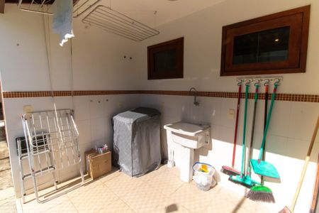 Casa de condomínio à venda com 300m², 5 quartos e 2 vagasÁrea de Serviço