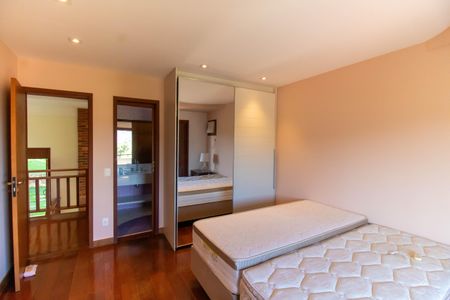 Casa de condomínio à venda com 300m², 5 quartos e 2 vagasSuíte 2