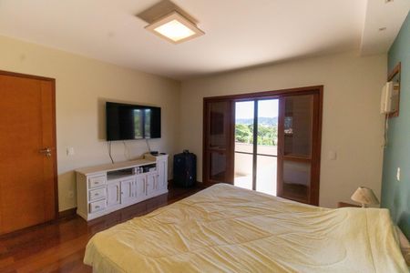 Casa de condomínio à venda com 300m², 5 quartos e 2 vagasSuíte 3