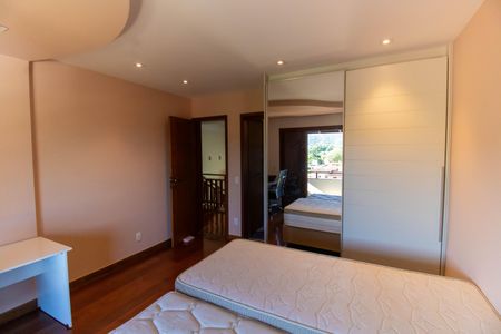 Casa de condomínio à venda com 300m², 5 quartos e 2 vagasSuíte 2