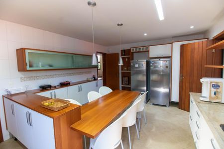 Casa de condomínio à venda com 300m², 5 quartos e 2 vagasCozinha