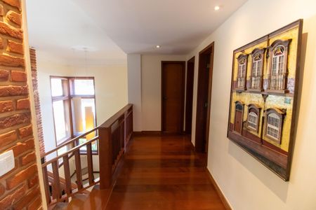 Casa de condomínio à venda com 300m², 5 quartos e 2 vagasHall