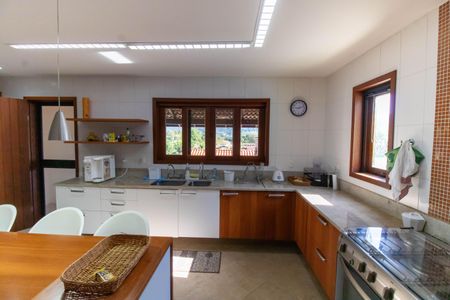 Casa de condomínio à venda com 300m², 5 quartos e 2 vagasCozinha