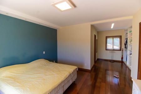 Casa de condomínio à venda com 300m², 5 quartos e 2 vagasSuíte 3