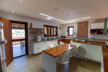 Casa de condomínio à venda com 300m², 5 quartos e 2 vagasCozinha