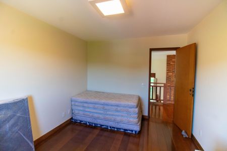 Casa de condomínio à venda com 300m², 5 quartos e 2 vagasQuarto