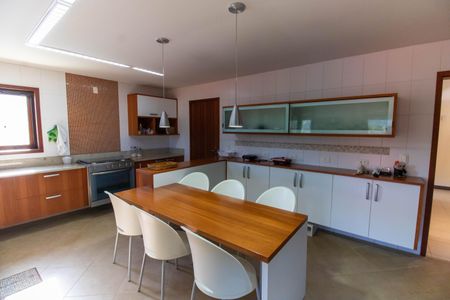 Casa de condomínio à venda com 300m², 5 quartos e 2 vagasCozinha