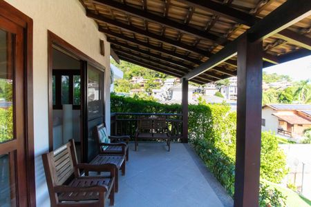 Casa de condomínio à venda com 300m², 5 quartos e 2 vagasVaranda da Sala