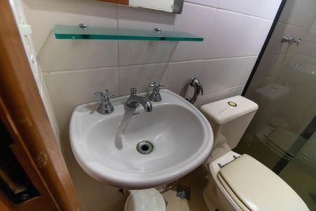 Casa de condomínio à venda com 300m², 5 quartos e 2 vagasBanheiro da Suíte Externa