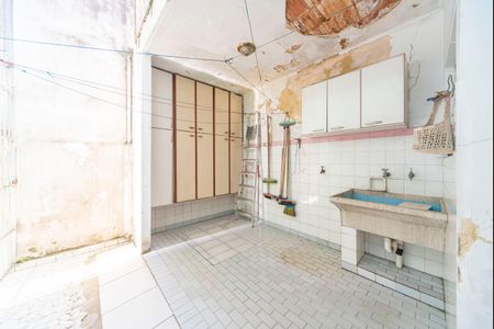 Casa à venda com 196m², 3 quartos e 2 vagasÁrea de serviço