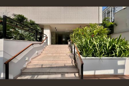 Apartamento à venda com 82m², 2 quartos e 1 vaga Apartamento à venda com 82m², 2 quartos e 1 vagaEntrada