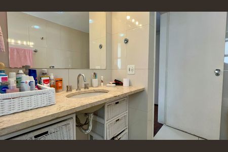 Apartamento à venda com 82m², 2 quartos e 1 vaga Apartamento à venda com 82m², 2 quartos e 1 vagaBanheiro