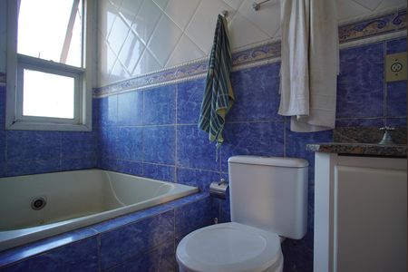 Casa à venda com 230m², 3 quartos e 2 vagasBanheiro suíte