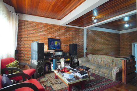 Casa à venda com 230m², 3 quartos e 2 vagasSala