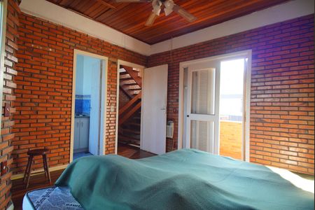 Casa à venda com 230m², 3 quartos e 2 vagasSuíte