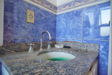 Casa à venda com 230m², 3 quartos e 2 vagasBanheiro suíte