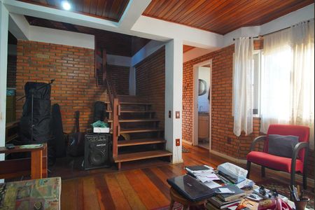 Casa à venda com 230m², 3 quartos e 2 vagasSala