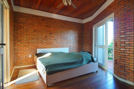 Casa à venda com 230m², 3 quartos e 2 vagasSuíte