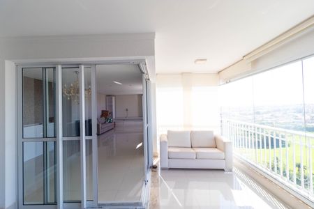 Apartamento à venda com 166m², 3 quartos e 3 vagas Apartamento à venda com 166m², 3 quartos e 3 vagasSacada com Churrasqueira