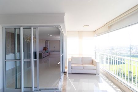 Apartamento à venda com 166m², 3 quartos e 3 vagas Apartamento à venda com 166m², 3 quartos e 3 vagasSacada com Churrasqueira