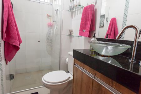 Banheiro Social de apartamento à venda com 2 quartos, 57m² em Fernão Dias, Belo Horizonte