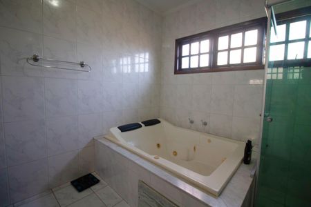 Casa à venda com 216m², 5 quartos e 4 vagasBanheiro - Quarto 1
