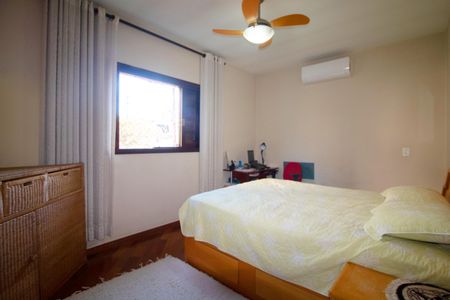 Casa à venda com 216m², 5 quartos e 4 vagasQuarto 1