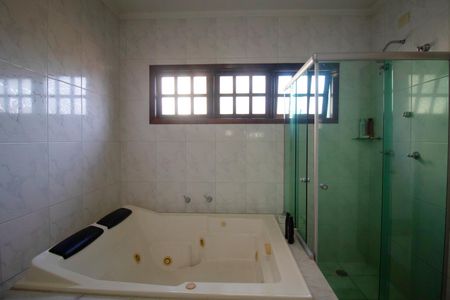 Casa à venda com 216m², 5 quartos e 4 vagasBanheiro - Quarto 1