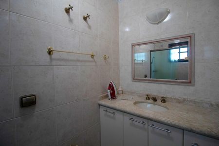 Casa à venda com 216m², 5 quartos e 4 vagasBanheiro Social