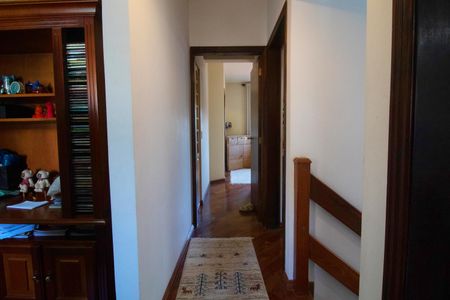 Casa à venda com 216m², 5 quartos e 4 vagasCorredor