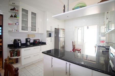 Casa à venda com 216m², 5 quartos e 4 vagasCozinha