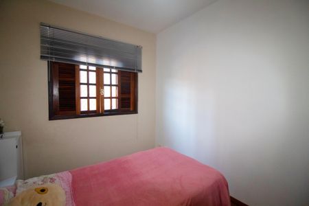 Casa à venda com 216m², 5 quartos e 4 vagasQuarto 2