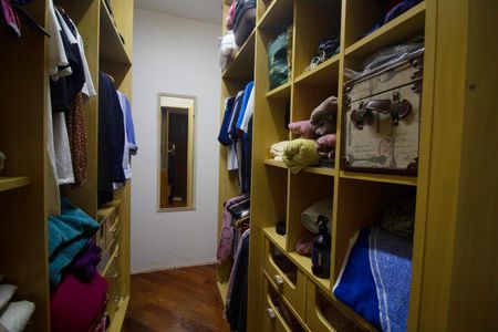 Casa à venda com 216m², 5 quartos e 4 vagasCloset - Quarto 1
