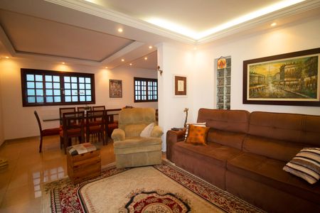 Casa à venda com 216m², 5 quartos e 4 vagasSala