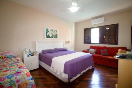 Casa à venda com 216m², 5 quartos e 4 vagasQuarto 4