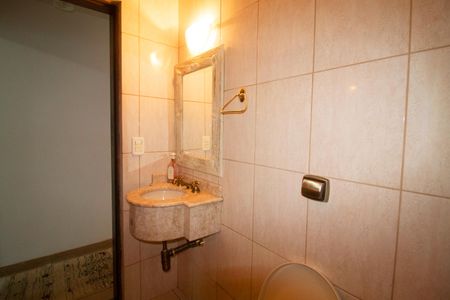 Casa à venda com 216m², 5 quartos e 4 vagasLavabo