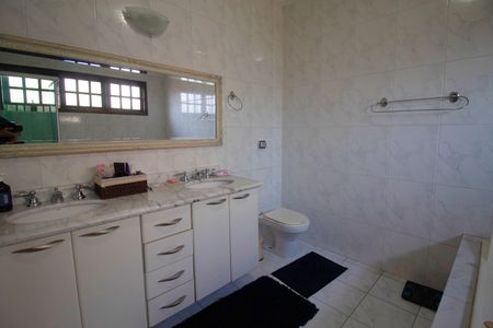Casa à venda com 216m², 5 quartos e 4 vagasBanheiro - Quarto 1