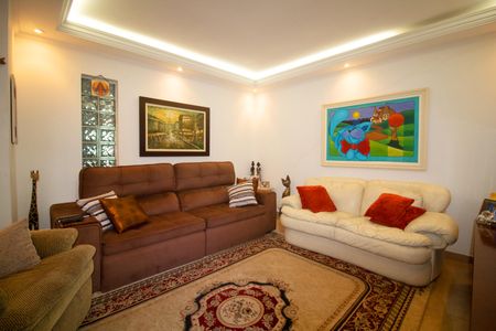 Casa à venda com 216m², 5 quartos e 4 vagasSala